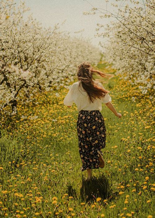 printemps femme qui court redimmensionnée